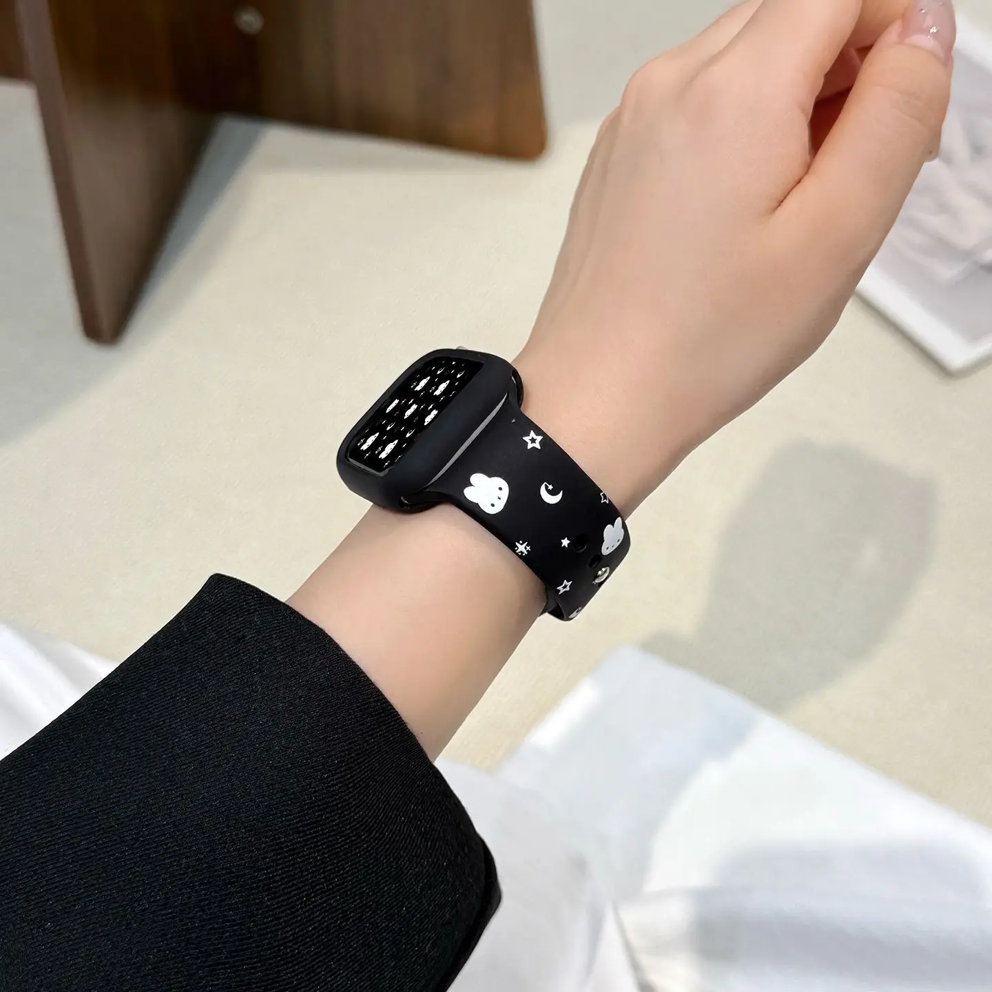 Фото Ремешок для часов Stars Miffy для S11, силиконовый, для S10, милый, для Applewatch9, привлекательный дизайн, милый мультяшный стиль, индивидуальность и креативность, очаровательный, новый. №4