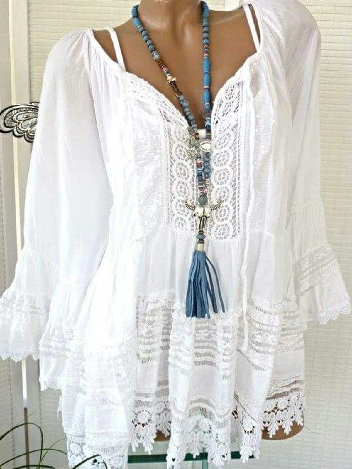 Женская шифоновая блузка с V-образным вырезом и украшением