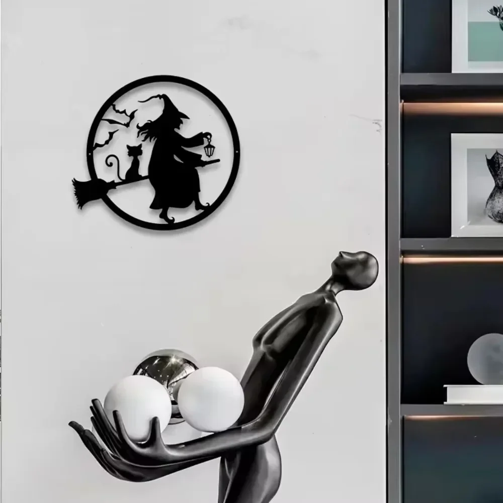 Металлическая настенная вешалка Железная ведьма: очаровательное черное