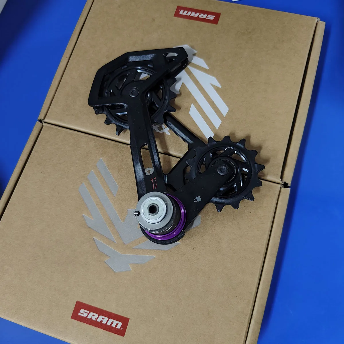 Фото Комплект кронштейнов SRAM X0 Eagle T-Type RD |   Оригинальный переключатель передач X0 Eagle Transmission Derailleur |   OEM-деталь 11.7518.104.012 |   Полное C №4