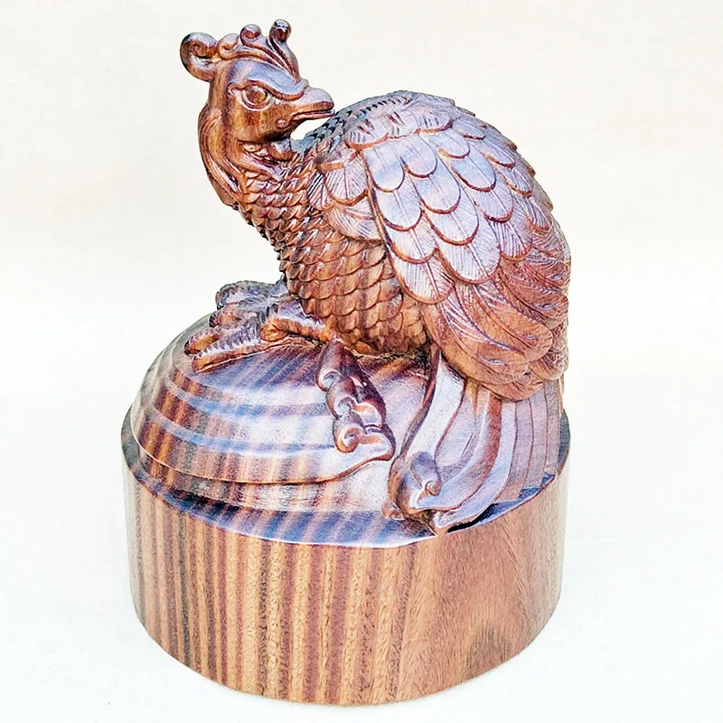 

Фигурка Феникс из зеленого сандалового дерева