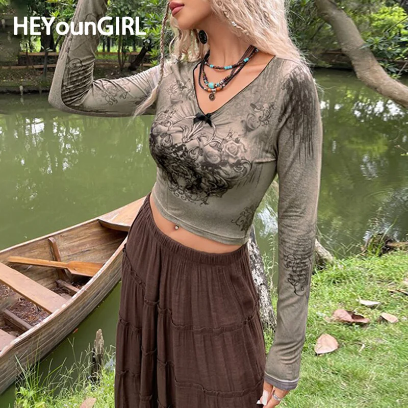 

HEYounGIRL Vintage Green Women Crop Top Graphic Print V Neck Fitted Long Sleeve Tee Shirt Y2K Streetwear Autumn Grunge Outfits