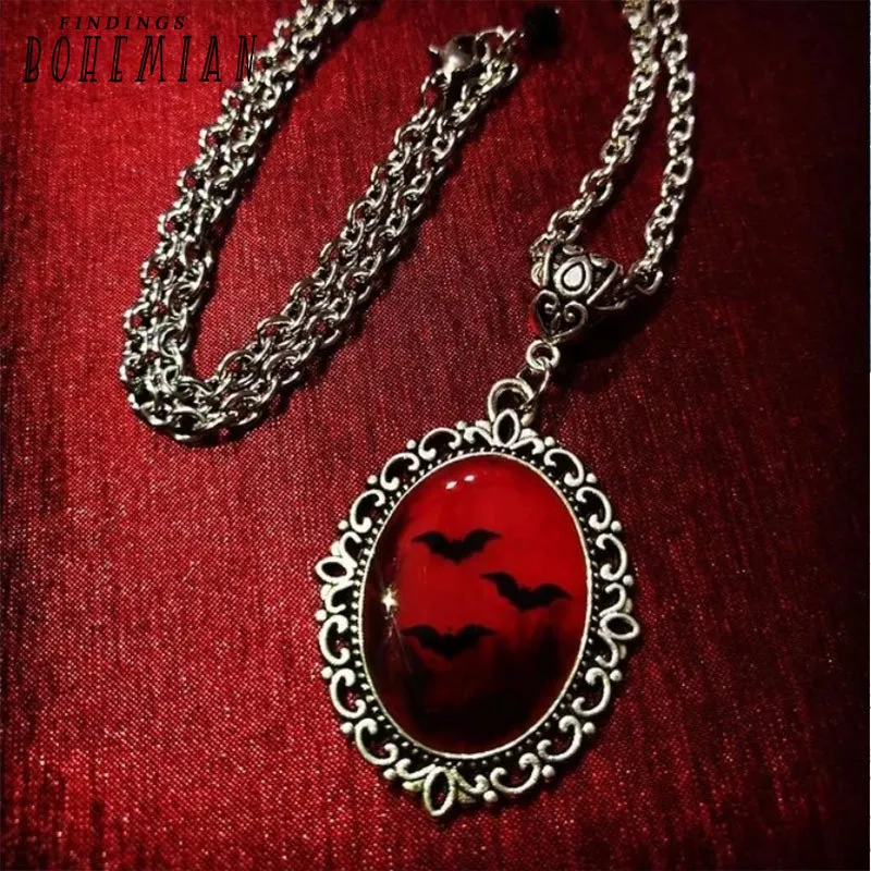 

Gothic Vampire Bat Necklace, Filigree Border Crystal Relief Pendant, Fashion Witch Jewelry, Halloween Party Jewelry Gifts