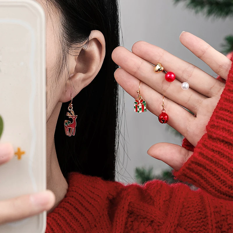 

Cute Christmas Santa Claus Necklace Earrings For Women Girls Xmas Tree Elk Christmas Stud Happy New Year Fashion Jewelry Gifts