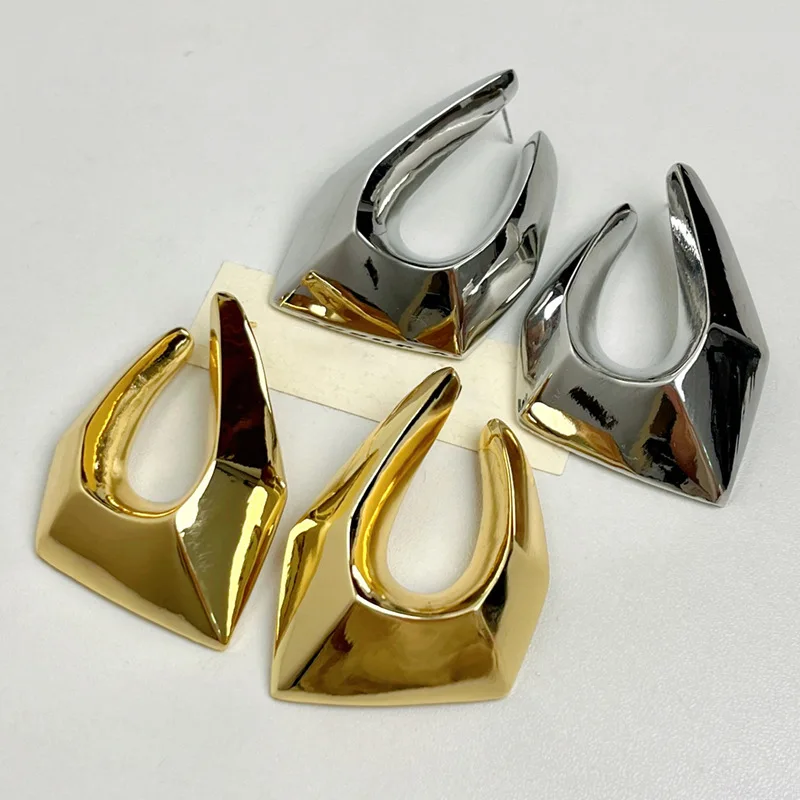 Полевая тяга полная нерегулярных шпилек преувеличенные атмосферные серьги