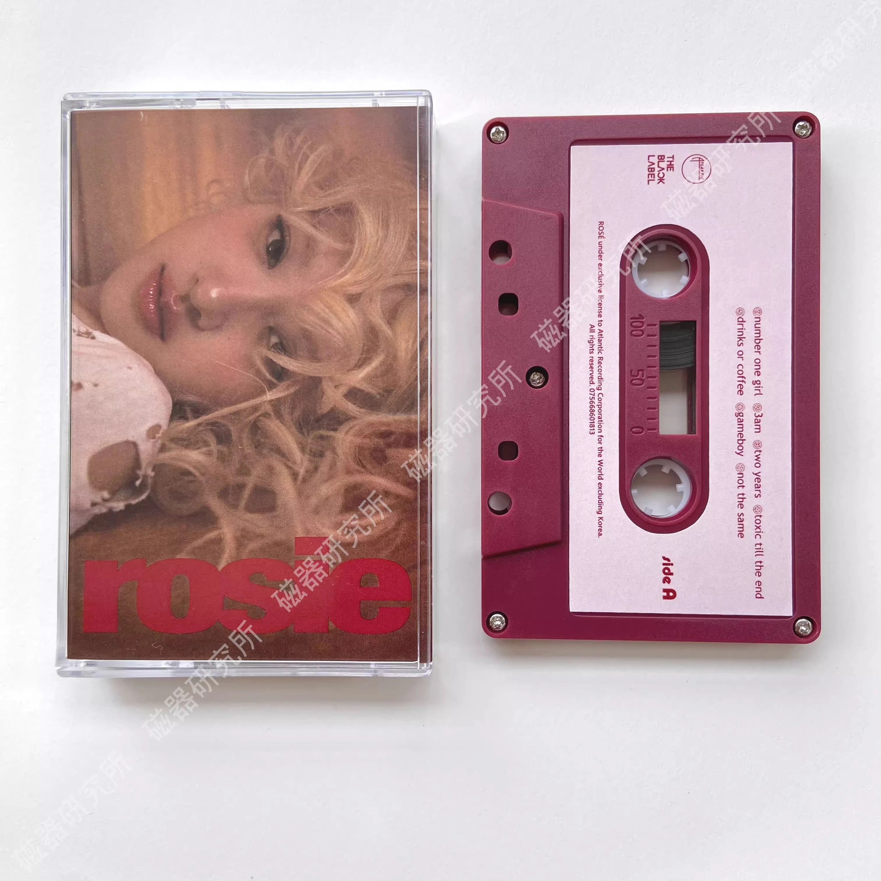 Фото K-pop Girl Idol Groups APT Музыкальная лента Рози Альбом Vampirehollie Кассета Косплей Walkman Рекордер Автомобиль Soundtracks Коллекция коробок №1