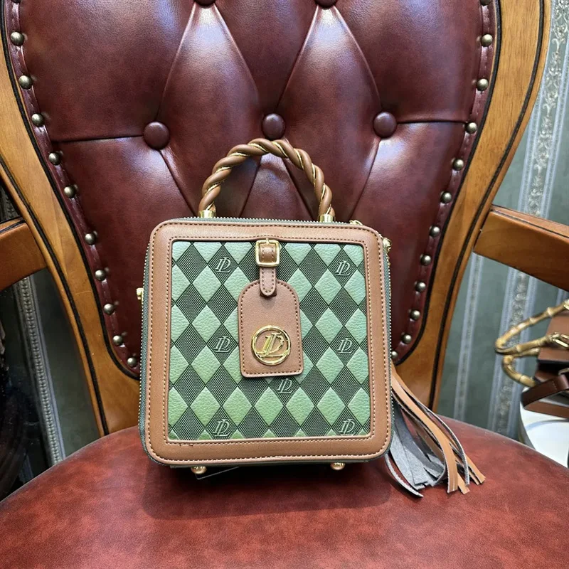 2023 New Genuine Leather Famous Brand Designer New Fashion Single Shoulder Messenger For Women Classic Small Square Packet