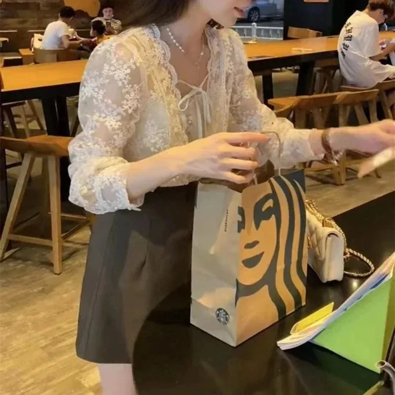 Французская Кружевная Блузка Абрикосового Цвета С Белым Квадратным Воротником