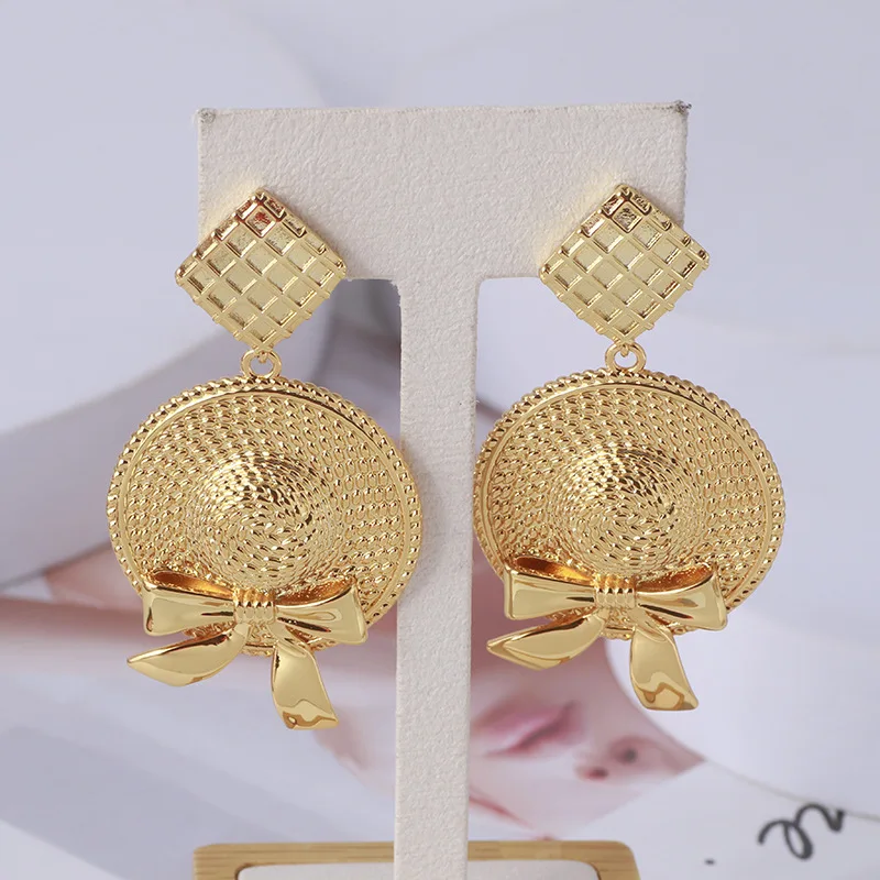 

Женские крупные серьги в виде галстука с золотым покрытием