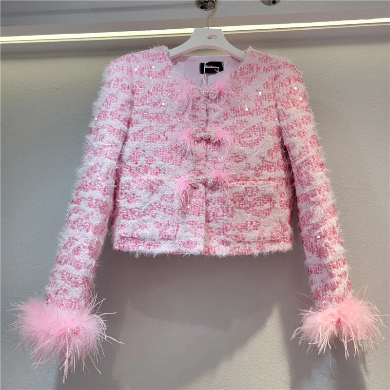 

Женское короткое пальто с круглым вырезом, розовое теплое хлопковое пальто с длинными рукавами, украшенное страусиными вставками, Осень-зима 2023