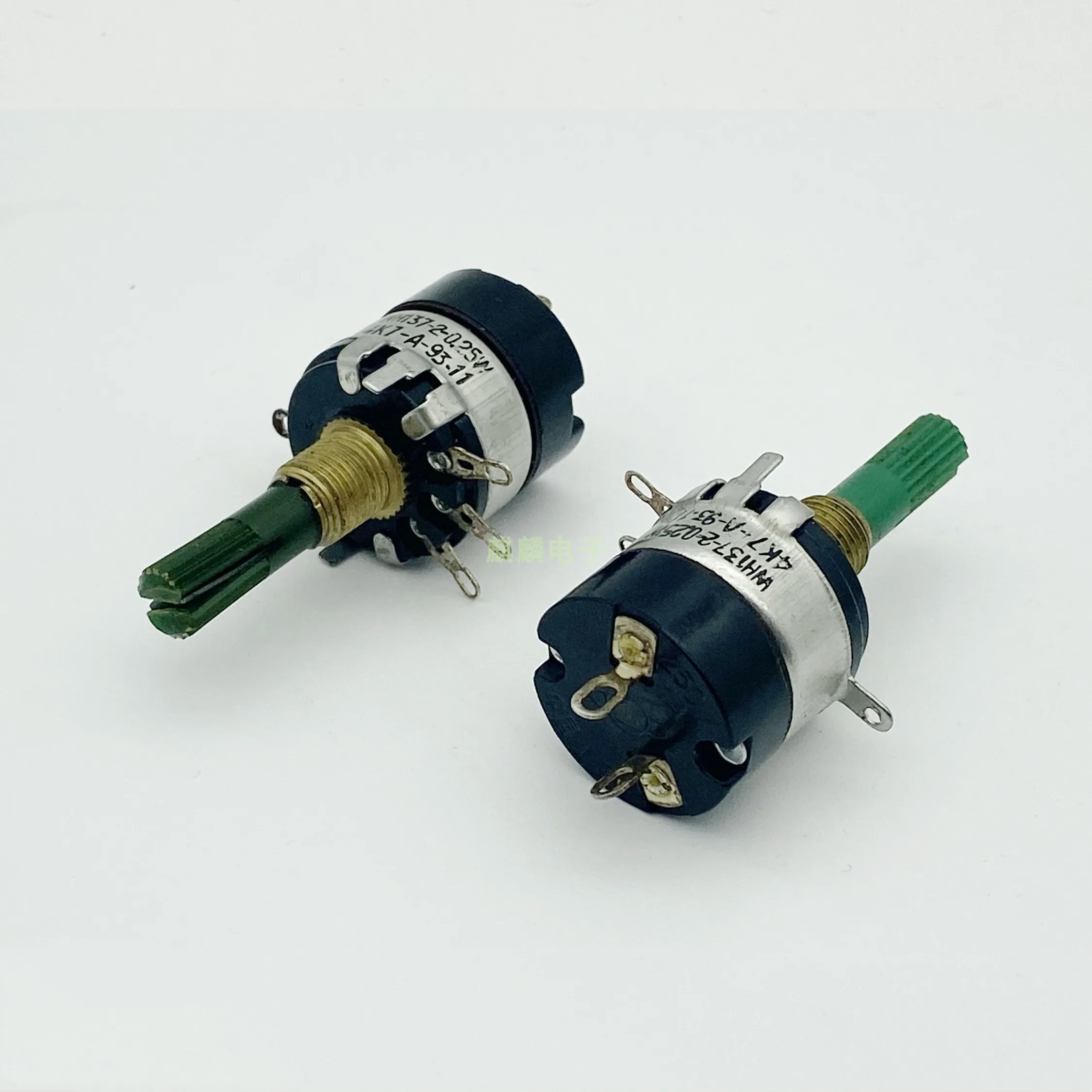 

2 Piece WH137-2-0.25W With Rotary Switch Potentiometer 4K7 250V 1A Flower Axis 25MM