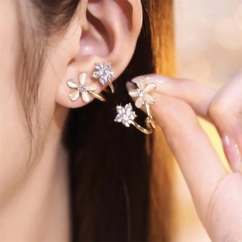 

Korean Flower Crystal Stud Earrings for Women Girls Butterfly Geometric Pearl Dangle Piercing Jewelry Wedding Party Fashion Gift