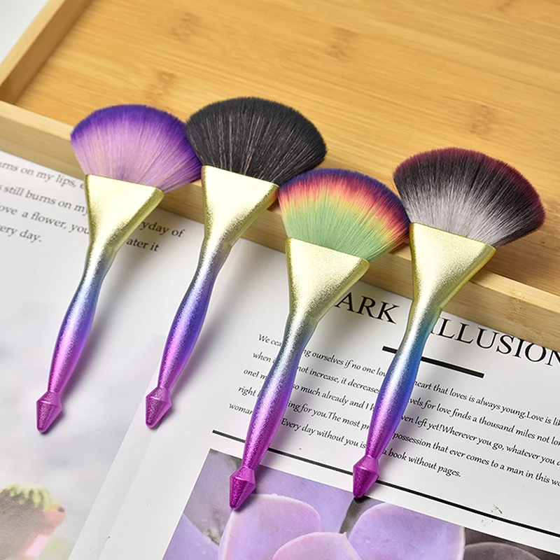 Профессиональная блестящая разноцветная кисть для румян