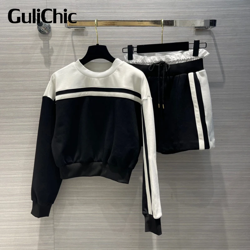 

Женский комплект из 2 предметов GuliChic 6,16 года, короткий Свитшот контрастных цветов с круглым вырезом и вышивкой и шорты с кулиской в повседне...