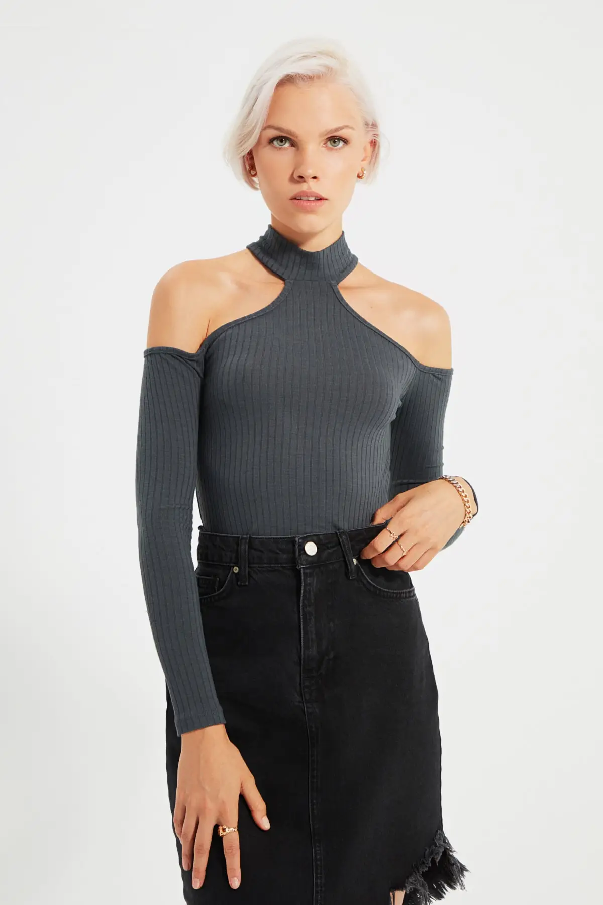 

Trendyol Cut Outlu Sheer Neckline Ribbed Knitted Blouse TWOAW22BZ0784