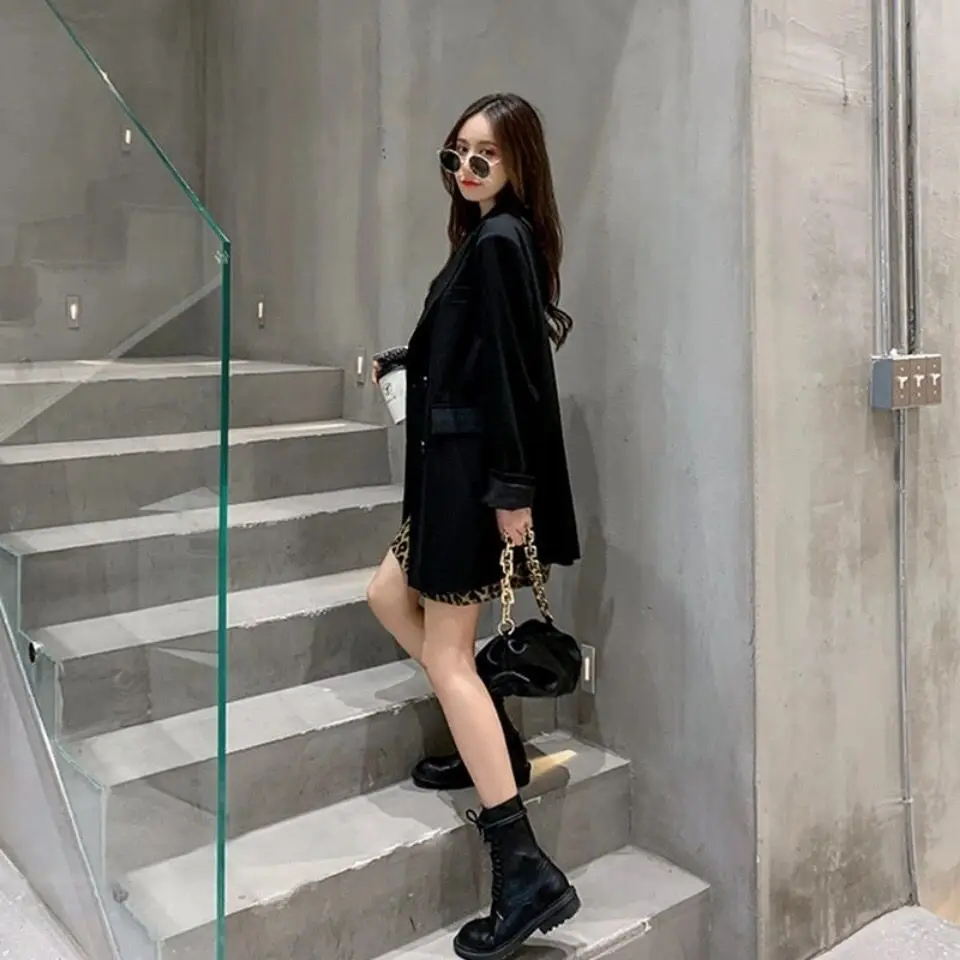 Fashionable Long-sleeved Double-breasted Blazers in Khaki for Women with a Simple Yet Sophisticated Look