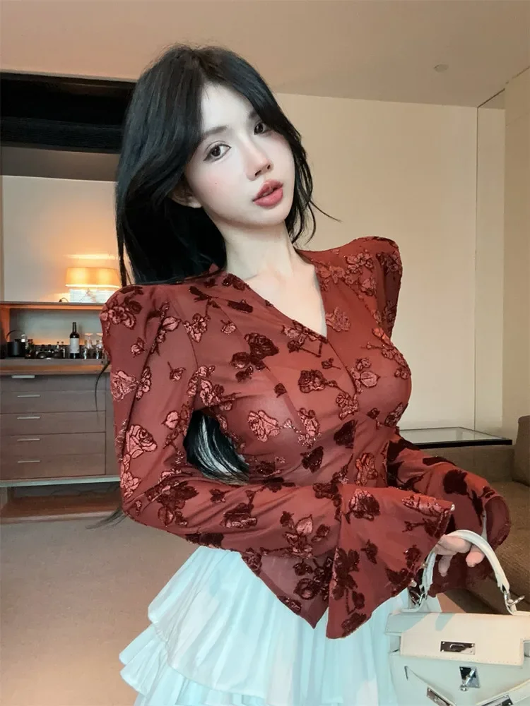 Женская жаккардовая блузка с V-образным вырезом и расклешенными рукавами