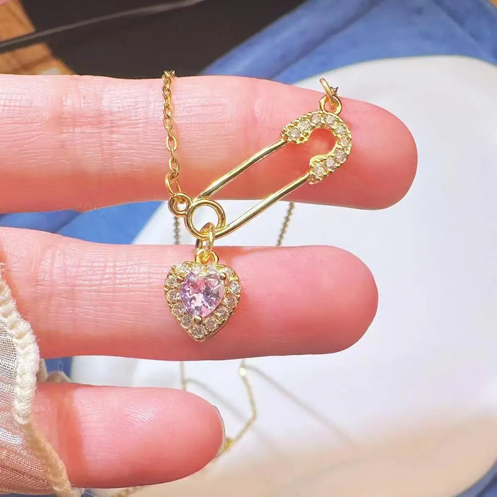 Ожерелье с безопасной булавкой подвеской в форме сердца розовые кристаллы