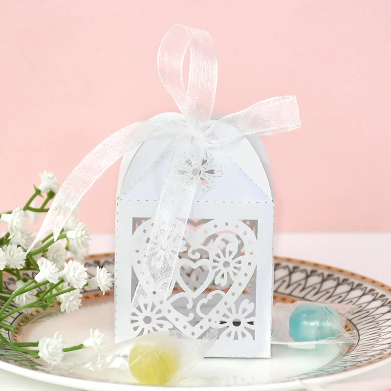 

50pcs Love Heart Cut Hollow Carriage Candy Boxes with Ribbon Gift Boxes Paper Packaging Baby Shower Wedding Party Supply