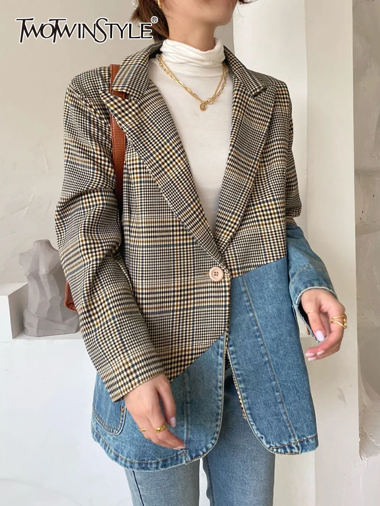 

Женский Джинсовый блейзер TWOTWINSTYLE, голубой Повседневный Блейзер составного кроя с отложным воротником, длинными рукавами, на пуговицах