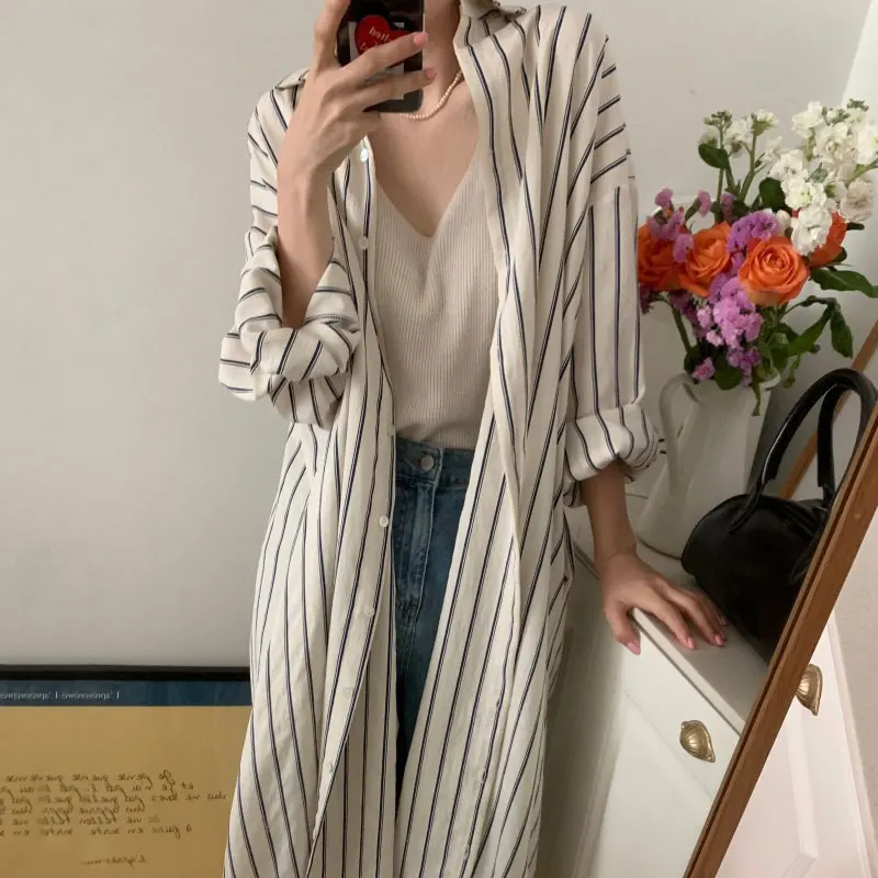 

Женское платье-рубашка с длинными рукавами, повседневное Свободное платье в Корейском стиле с отложным воротником и цветными полосками, ве...