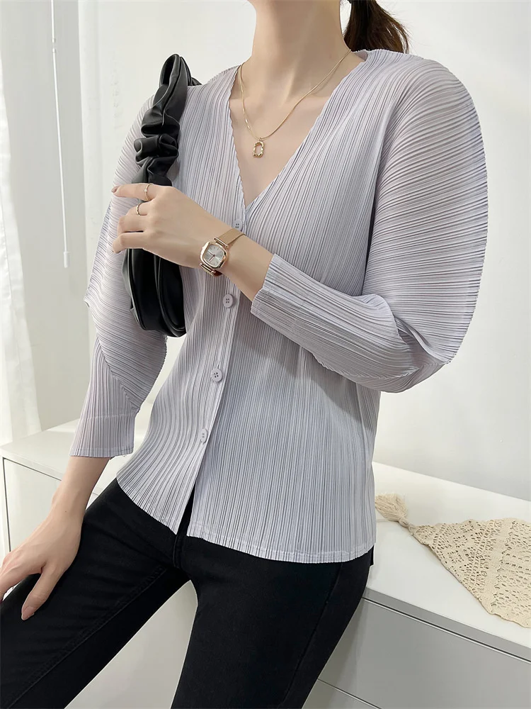 

Плиссированные рубашки и блузки ALSEY Miyake, однобортный Свободный Топ с V-образным вырезом, повседневная одежда, новинка 2023, летний модный кардиган для женщин