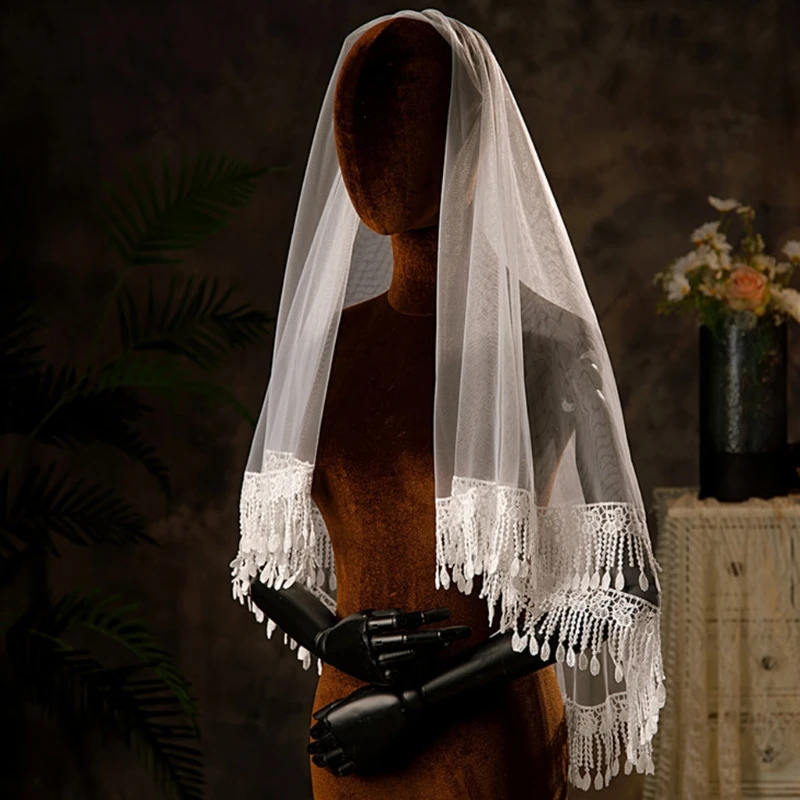 Фата свадебная без гребня однослойная Изящная кружевная с бахромой и