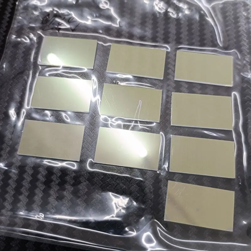 

Оптический прожектор, зеркало, полупрозрачный полуотражающий видимый свет, область 400-700 нм, разделитель луча, разветвитель зрения