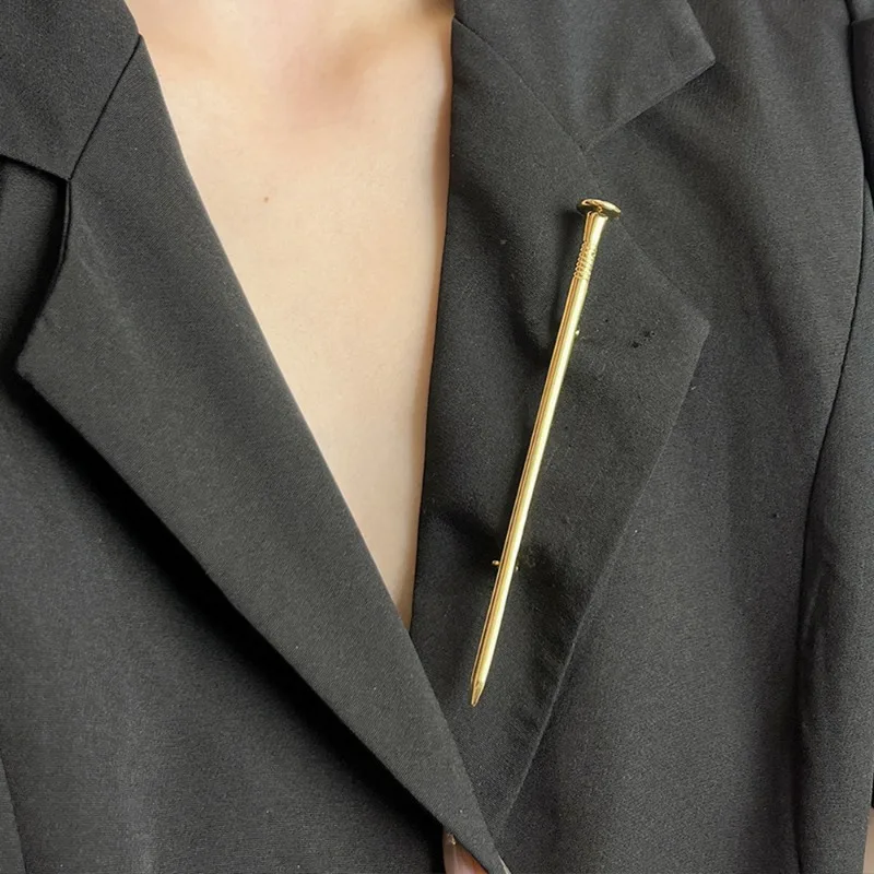 Металлические броши для женщин в ассортименте