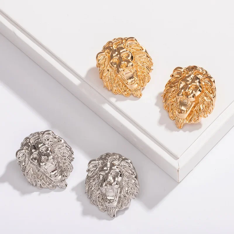 Женские серьги-гвоздики в стиле панк