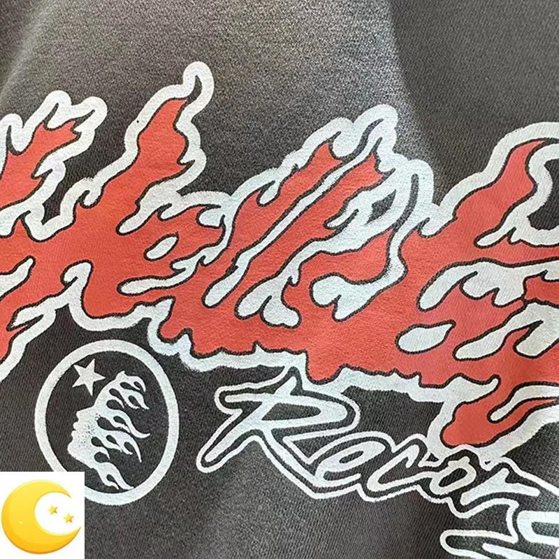 Рисунок 5 - Толстовка с капюшоном и надписью