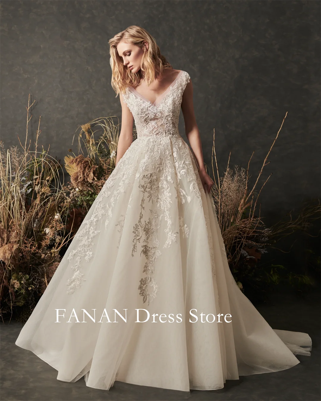 Fanan Индивидуальные элегантные свадебные платья без рукавов с V-образным вырезом и