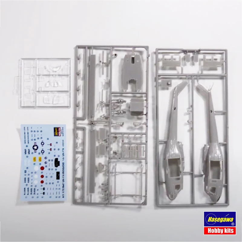 Комплект собранной модели самолета Hasegawa 00141 Bell UH-1H Iroquois 1/72