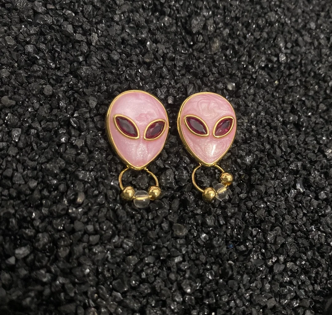 

Minority Design Pink Alien Head Small Golden Ball Earrings