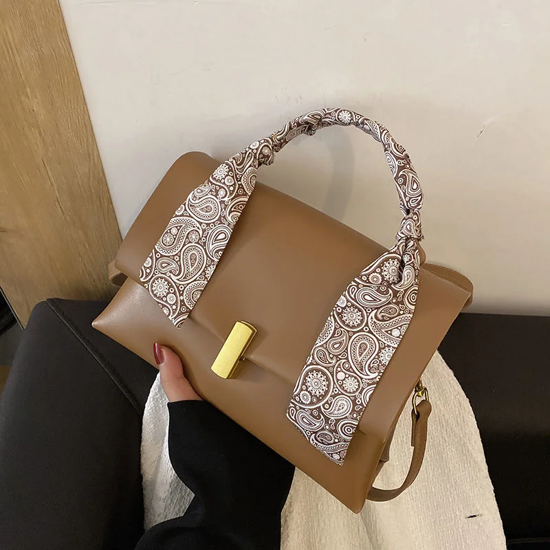 

High sense gentle small fragrance messenger bag women's bag 2021 new fashion texture soft leather portable small square bag