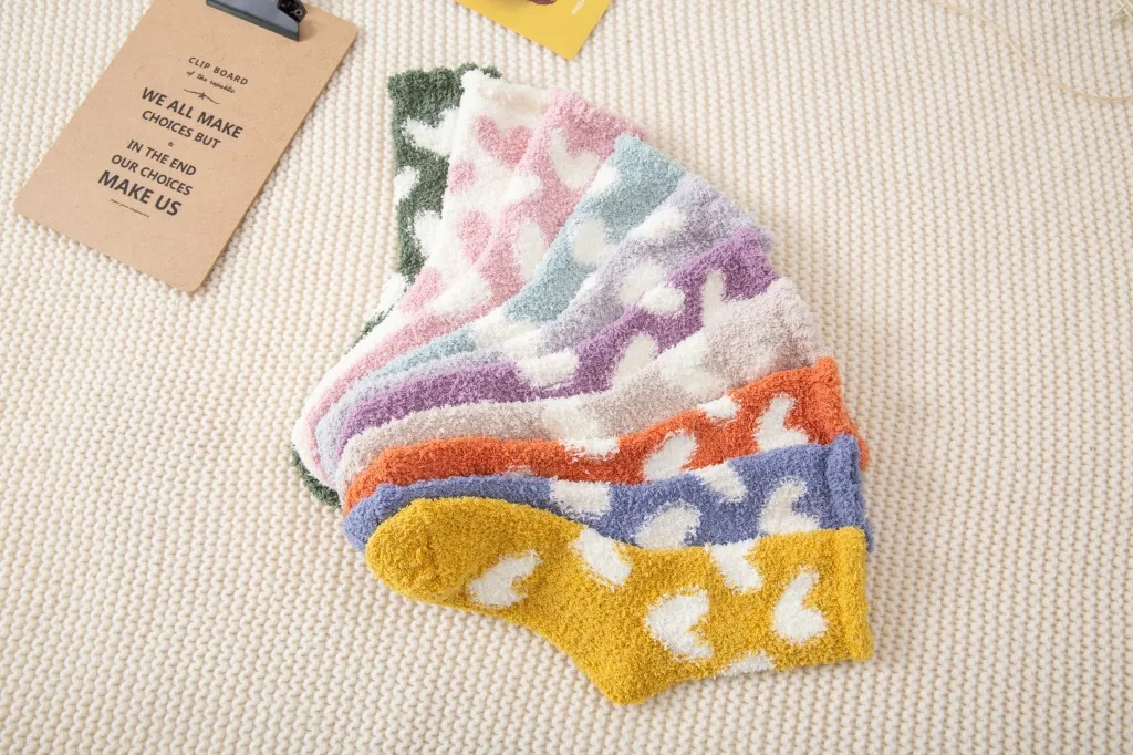 Warm, Thickened and Fleece-lined Coral Fleece Floor Socks for Women in Autumn/Winter, Cute Heart Pattern, Non-shedding