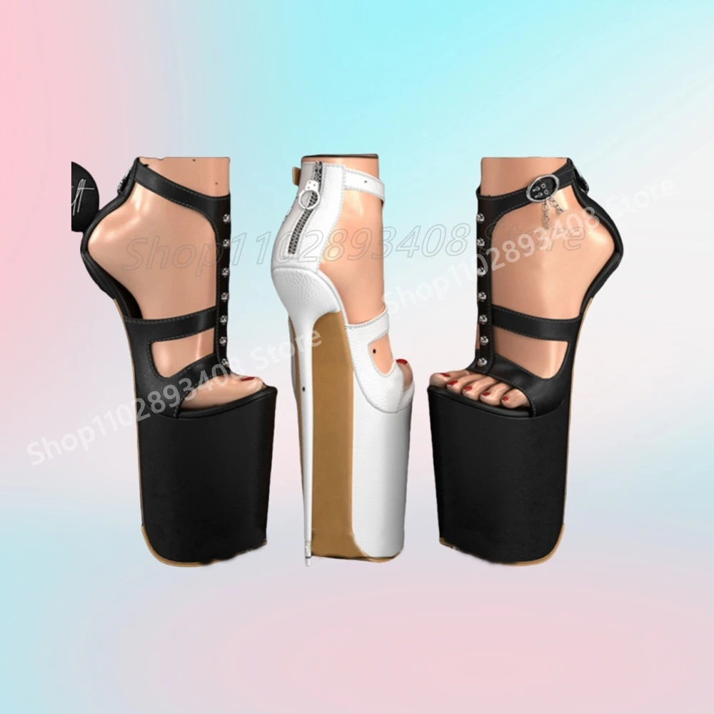 Черные металлические сандалии с круглыми заклепками и Т-образным ремешком