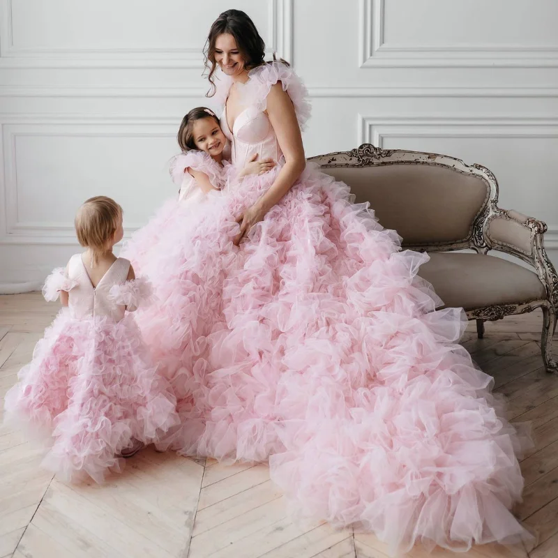 Luxury Pink Tulle Mother And Daughter Dresses For Photo Shoot   Family Look Long Train Puffy Mom And Kid Matching Dressing Gowns