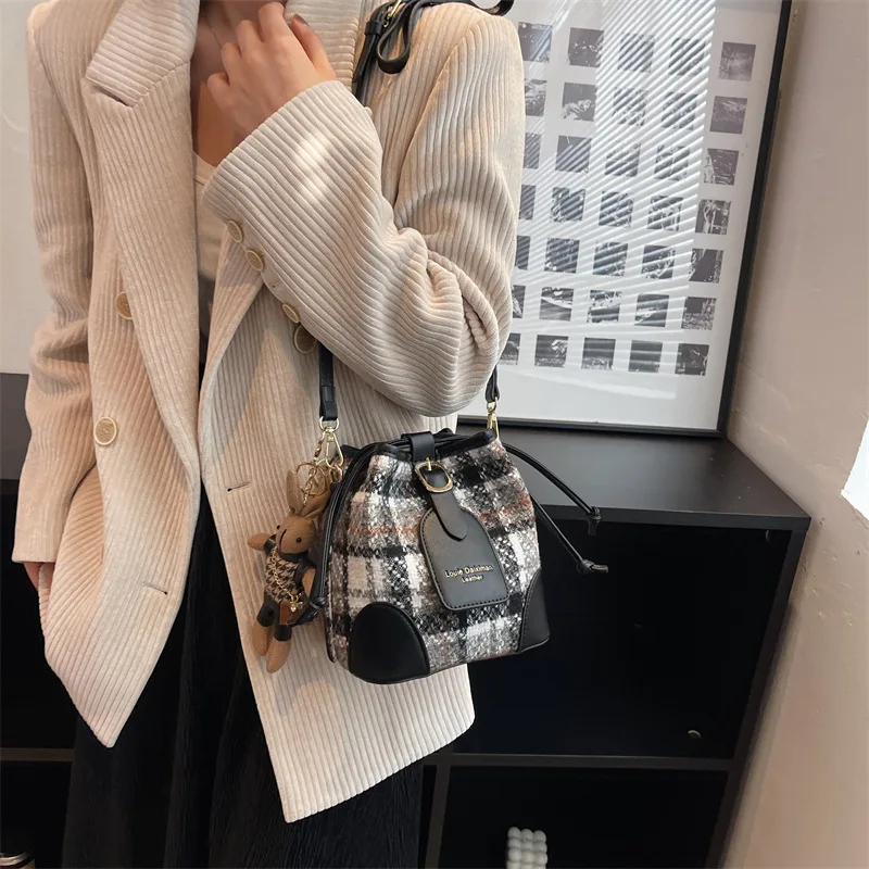 Новая осенне-зимняя женская сумка 2023. Популярная в этом году текстурная