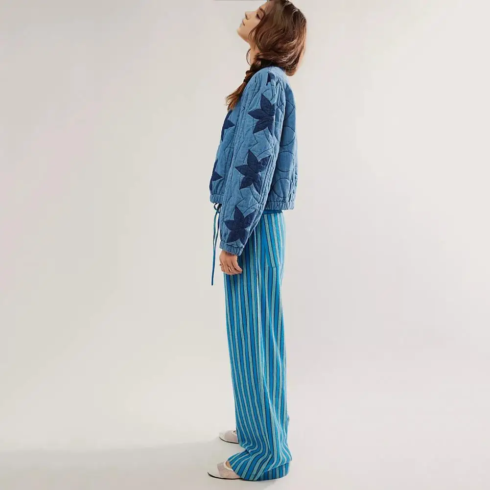 Брюки женские с вертикальными полосками и широкими штанинами уличная одежда