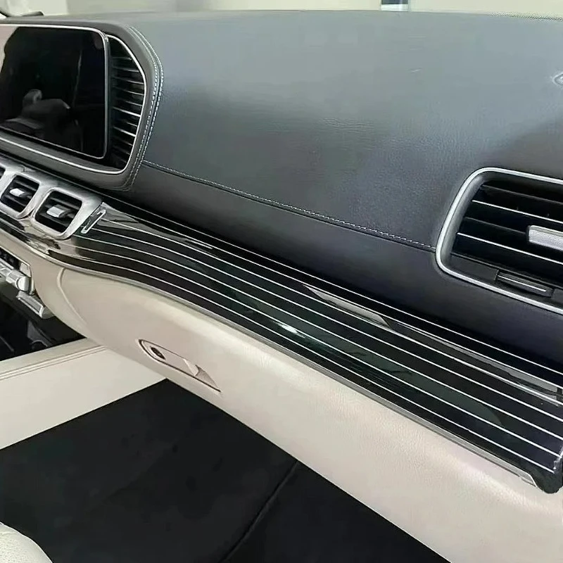 Фото Комплект отделки приборной панели и дверных панелей для Mercedes-Benz W167 GLE GLS, выполненный на заказ, с отделкой «черный рояль» и «белый рояль» №5