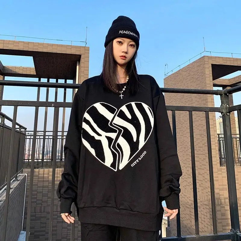 

Новинка Зима 2022, милый свитер в форме сердца, винтажные пуловеры в стиле Харадзюку с длинным рукавом, свободная вязаная Повседневная футбол...