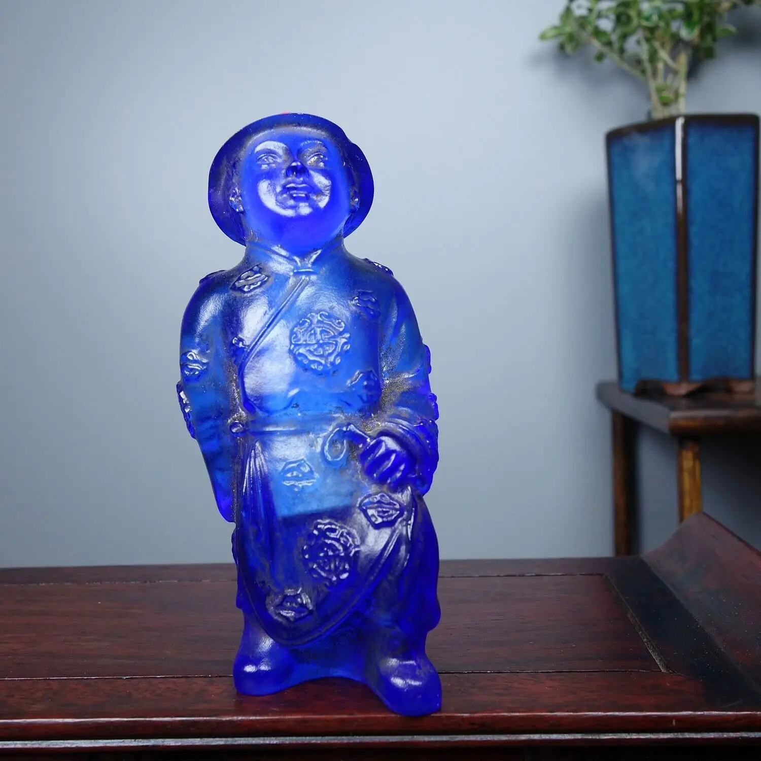 

Изысканная синяя цветная глазурованная резная статуя королевской высотости Цин табачная бутылка