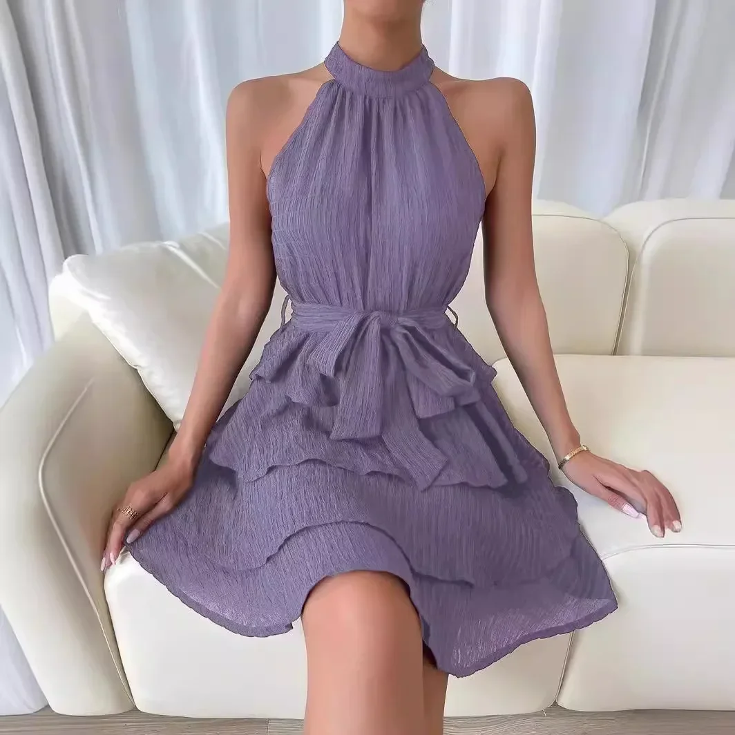 Платье без рукавов с рюшами на шнуровке