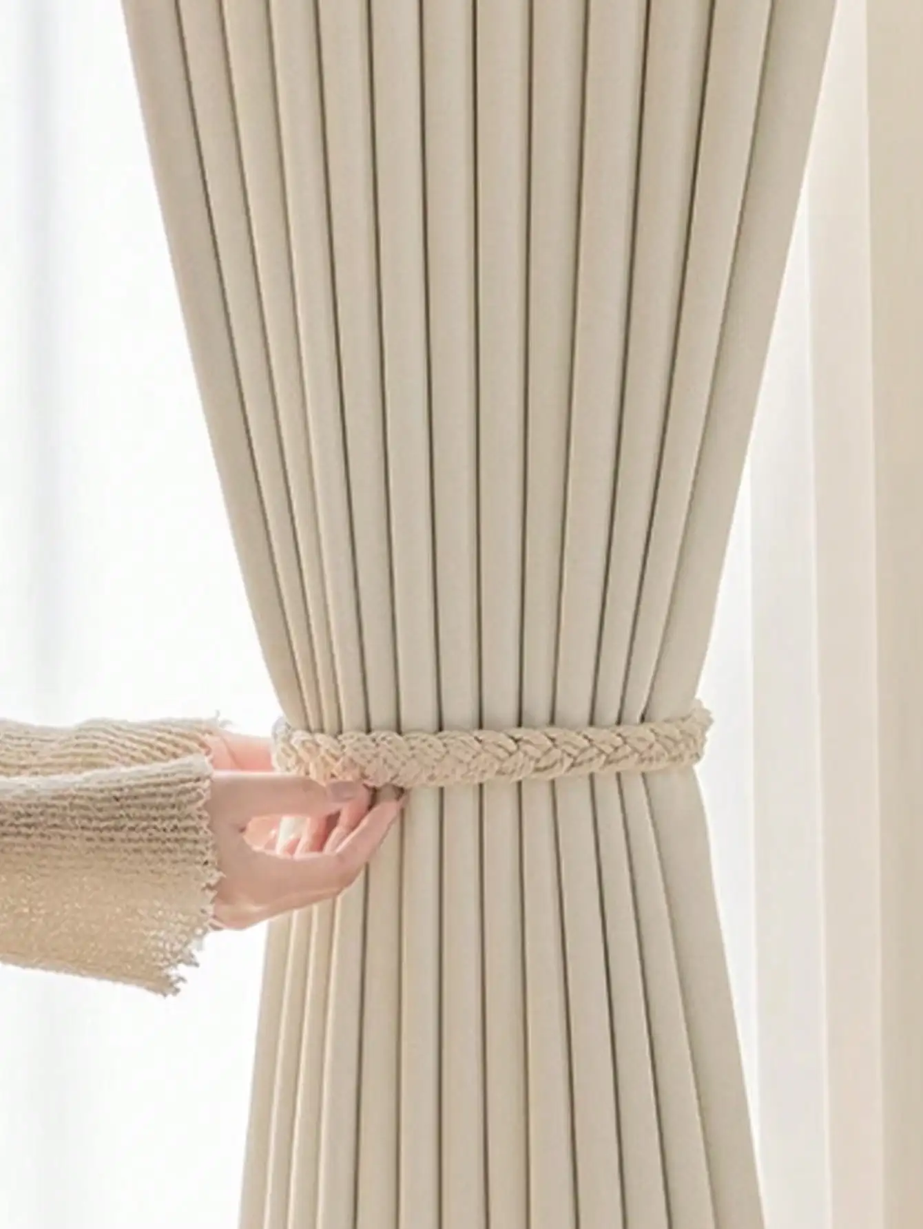 Светонепроницаемые занавески сплошного цвета в современном простом стиле