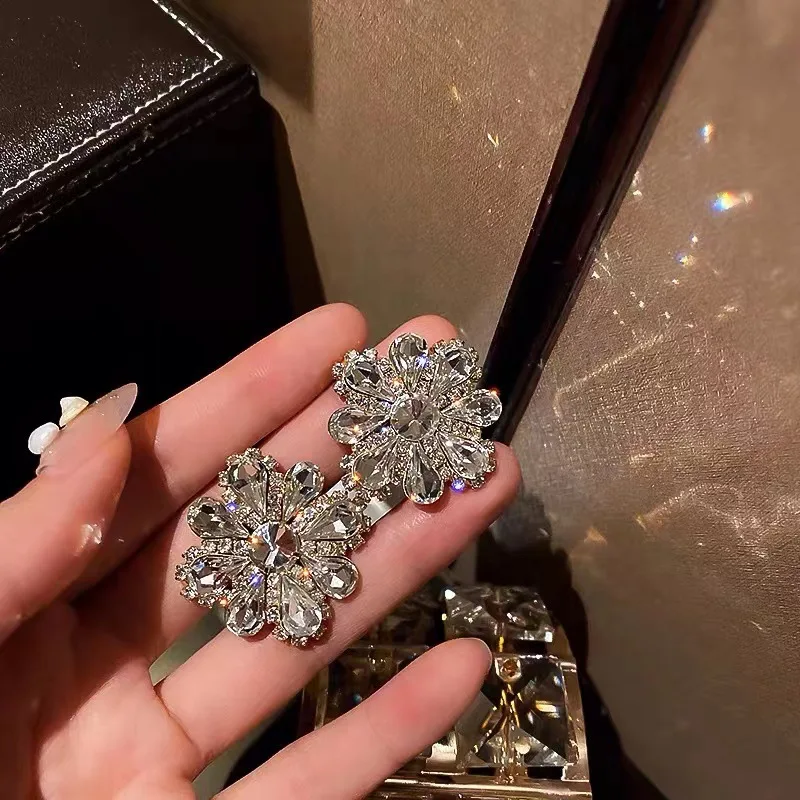 

New Flower Zircon Crystal Senior Sense of Simple Fashion Niche Senior Light Luxury Women's Earrings Baroque Jewelry