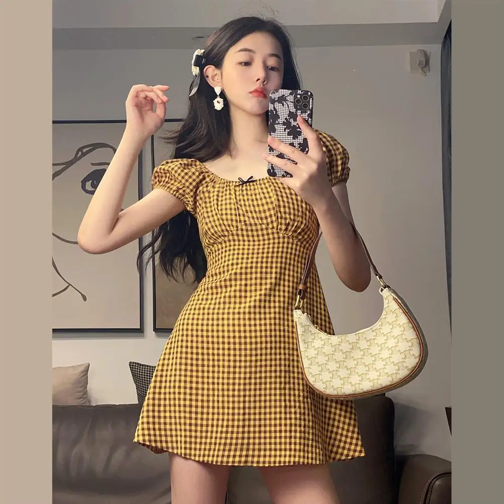 

French design sense small square neck puff sleeves retro plaid waist slim dress female 2022 summer new