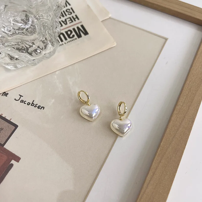 

2022 Korean New Exquisite Love Pearl Small Earrings Fashion Temperament Versatile Simple Earrings Women's Jewelry