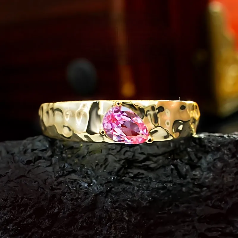 Кольцо-капелька из серебра 925 пробы с золотым покрытием 4 Х6 мм