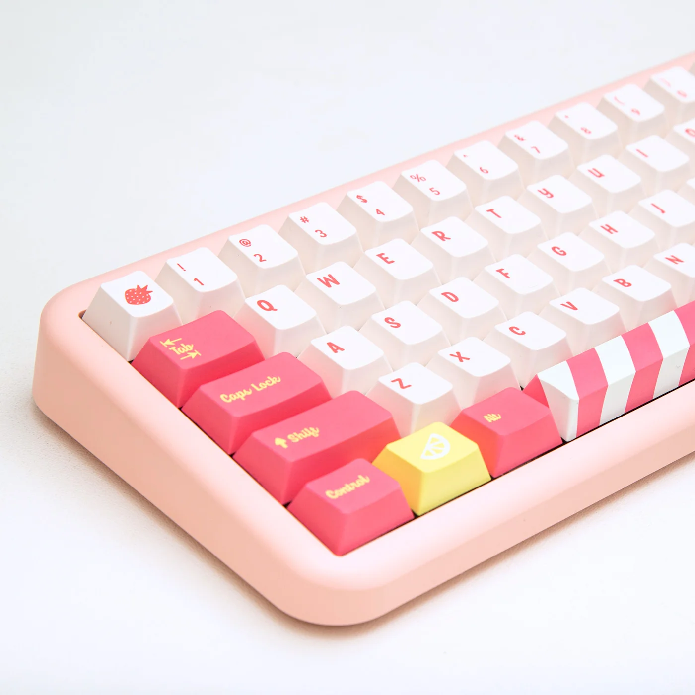 

CIY Vickki Store Strawberry Lemon Milk Shake Key Cap, Original Height, Pbt Material, Heat Rise, Huaning Zhikezhi K75